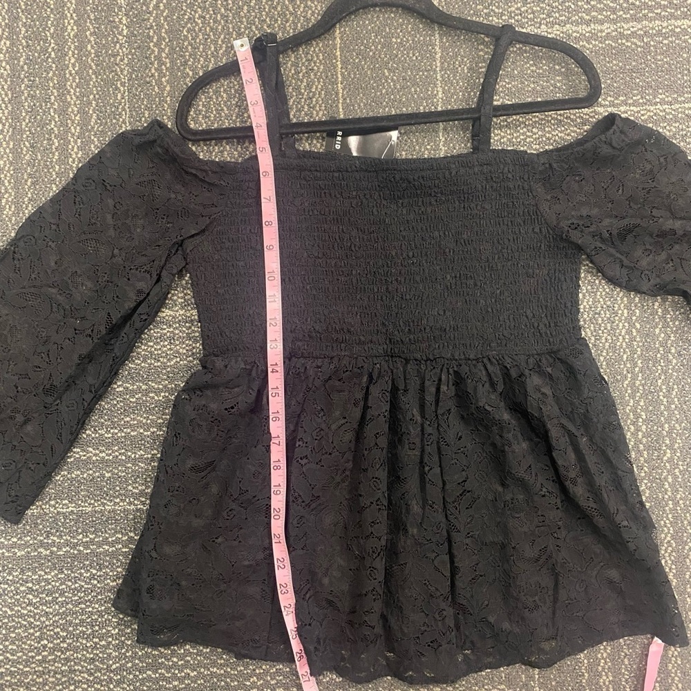 NWT Torrid Babydoll Lace Smocked Cold Shoulder Top Size 0 - Picture 9 of 11